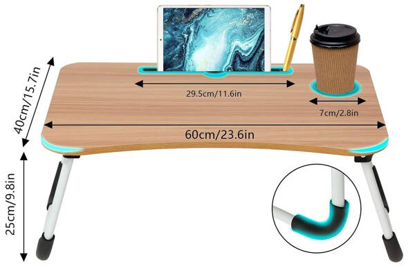Skládací stolek na notebook v barvě dřeva s prostorem na šálek a zásuvku