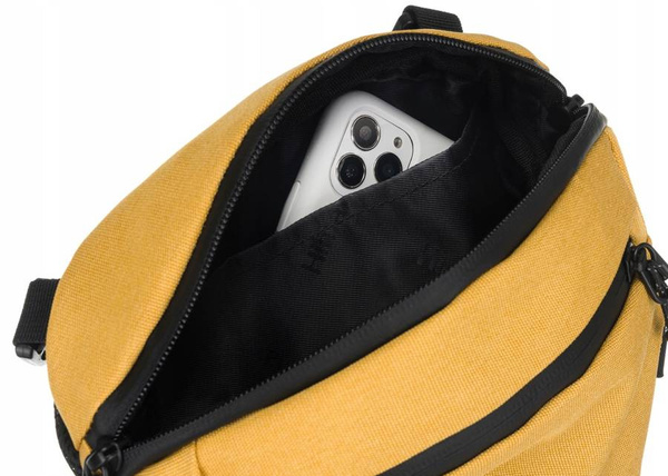 Sportovní taška přes rameno a boky
